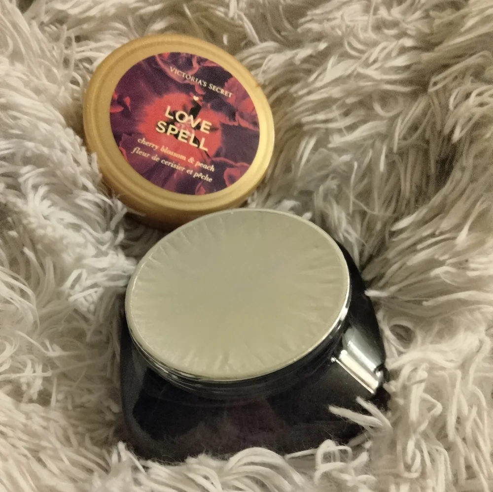 🆕SEALED🆕️ Victoria's Secret Love Spell Softening Body Polish